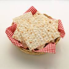 Il pane azzimo è il primo pane ad esser stato utilizzato al mondo, esso è preparato con farina ed acqua, senza l' aggiunta di lievito, proprio come in quindi passate all' impasto vero e proprio del pane azzimo, mescolando all' interno di una ciotola le due farine che dovrete prima setacciare , poi. Come Si Fa Il Pane Azzimo Sale Pepe