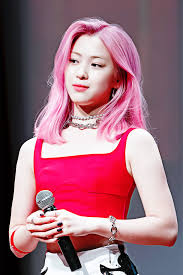 Itzy i hope you like these anon <3 excuse the lq gifs and the inconsistent coloring ! Itzy W Ryujin Discovered By Dazzlingryujins