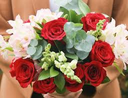 Sending flowers to a friend on valentine's day. Best Flowers To Send On Valentine S Day Bouqs Blog