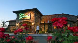 Olive Garden Backs Down From Silly Legal Fight With Review Site All Of Garden Olive Gardens Olive Garden Pasta Olive Garden Recipes