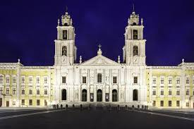 The journey lasts just over one hour and a single ticket costs eur3.75 (no return tickets are available). Nationalpalast Von Mafra Palacio Nacional De Mafra Aktivitaten 2021 Viator