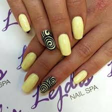Zolty 1slimaczek With Images Paznokcie Manicure Paznokiec