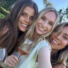 Adilene Fraire's Instagram, Twitter & Facebook