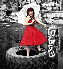 Black And White Picture With Color Accents Black And White Photos With Color Accents Google Search Black White Photos Color Splash Red Black And White