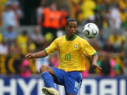Ronaldinho, also known as ronaldinho gaúcho, is a brazilian footballer. Brasiliens Altstar Ronaldinho Beendet Fussball Karriere Fussball