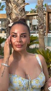 Cause what do you mean we’d let Chin Up stay home for vacay? 🍋🌊🪸  @sherry.garsha