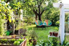 Gartengestaltung Beispiele Fur Naturnahe Und Insektenfreundliche Garten Gartengestaltung Garten Gestalten Und Garten