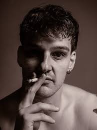 SIMON OPP & STRIPPERS @simonopp_ @strippers.off Se Strippers a Simonem  Oppem jsme přetavili jejich covery na realitu rocku. Nějaká póza, vibe,  pot, hudba a moment. Momentálně se uchází o @ceskyslavik tak ho