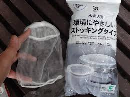 実家のびわ袋かけ - 採集生活