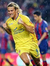 Diego Forlan Foi O Primeiro E Ate O Momento Unico Jogador A Fazer Tres Gols Hat Trick No Camp Nou Numa Mesma Partida Jogando Por Um Clube Rival Do Barcelona