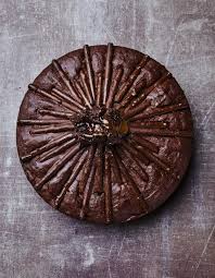 Gateau Au Chocolat Et Mikado Pour 6 Personnes Recettes Elle A Table Recette Gateau Chocolat Chocolat Mikado