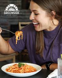 Eloff live performance at Hennie's