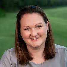 Amanda Becher's Instagram, Twitter & Facebook