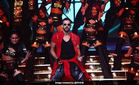 Whereas, planet mercury is passing over the natal jupiter and natal venus in capricorn. Just In Case It Wasn T Clear Enough Hrithik Roshan Loves Dancing Here S What He Did At The Filmfare Awards