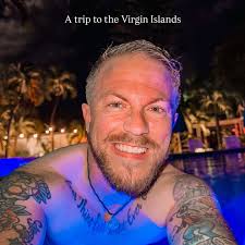 Checking off my first 2025 bucket list item : Learn something new ✔️ Got to  ski today for the first time and I had the hottest teacher ever (thank you  babe 😘)