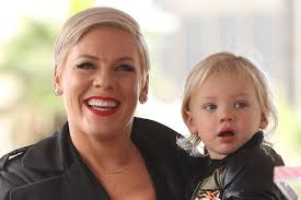 Pink- romansa sa bivšim mužem!