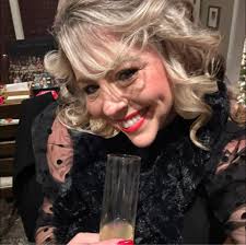 How to spruce up a small space with a new couch and existing shelf?