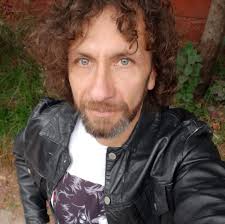 Lani Hall, extraordinaria cantante. Participó en el álbum de Gino Vannelli,  Powerful People, año 1974, canciones Felicia y Poor Happy Jimmy, un tributo  a Jim Croce. Producción de Gino, su hermano Joe