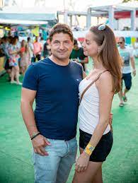 Domsodi gabor , hajdu peter , tornoczky anita , ajandek , auto , celeb , szuletesnap Best Magazin Nehezen Viseli Hajdu Peter Uj Baratnoje Facebook