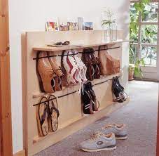 B 30 × t 23 (25 cm von der wand) × h. Organizadores De Sapatos 50 Ideias Praticas Para Usar Na Sua Casa Schuhablage Hangendes Schuhregal Schuhschrank Selber Bauen