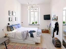 Small Apartment Bedroom Decorating Ideas With White Wall Jpg 800 599 Interior Decoration Bedroom Small Apartment Interior Apartment Interior Decorating