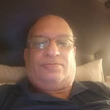 Hace 10 meses comencé a Jugar Pádel y me ha cambiado la vida, perdí 13  kilos , perdí a mis amigos del softball , perdí a mis amigos de rumba y  bebedera ….