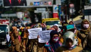 Dampak aksi mogok bersama yang dilakukan sejumlah guru honorer di indramayu, jawa barat. Seluruh Guru Honorer Di Garut Berencana Mogok Ngajar Islampos