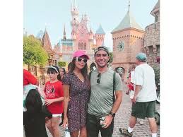 Geneva cruz is a 44 year old filipino singer. Look Sweet Photos Of Geneva Cruz And American Bf Nikolaus Booth