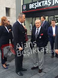 Beşiktaş yönetimi, dün resmi siteden rahmi koç için geçmiş olsun mesajı yayınladı. Fikret Orman Ile Rahmi Koc Kartal Yuvasi Ni Gezdi