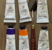 These are colors by @richesonart , follow their handle to see everything  they’re about!, They have paints, easels, solvents and more!, Their paints  have great buttery consistency, packed with pigment, ...