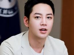 He often sings for the ost of certain dramas but also has his own discography. Jang Geun Suk Hal 1 Kanal247 Com