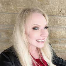 Maggie Hess's Instagram, Twitter & Facebook