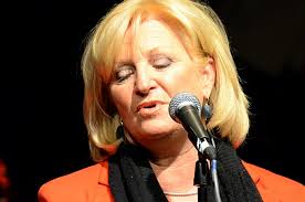 Doneer via mijn crowdfunding pagina en kies één van de tegenprestaties die jij van mij wilt ontvangen. Anita Meyer Wikipedia