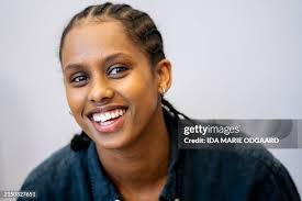 220 Saba Singer Stock Photos, High-Res Pictures, and Images