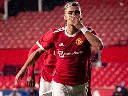 United caught the visitors on the break but jesse's shot goes wide. Ec0 F3gepqxjwm