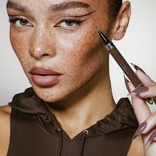 View our elite model JADE FORD in 13-5 Shoe