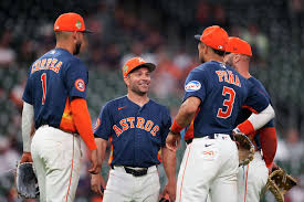 H-E-B serves telenovela drama with Astros stars in spicy new commerical