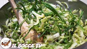 La sua origine è da cercare nelle osterie dell'antico quartiere romano in cui abitavano i vaccinari, cioè coloro che macellavano i bovini. 451 Puntarelle Alla Romana Per Raggiungere Il Nirvana Contorno Di Verdure Tipico E Leggero Youtube