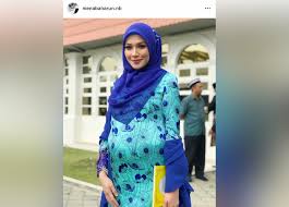 Sekadar info, niena mendirikan rumah tangga bersama usahawan, datuk aliff firdaus abdul hadi pada 1 februari 2018. Kaji Dulu Sebelum Tuduh Bukan Bukan