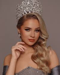 It's @MissUSA time. 👑✨ 📸: @thecodecreatives 💄: @beautybyladycode  #MissUSA #MissUniverse #TheCodeCreatives