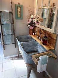 Voici quelques astuces pour donner à cette pièce une atmosphère des plus modernes. Meuble Vasque Idees Deco Recup Pour La Salle De Bains Deco Salle De Bain Meuble Vasque Salle De Bains Recup