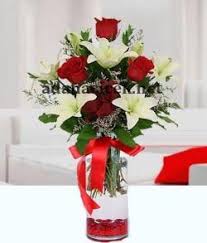 Vazoda 3 Gul Ve Lilyum Cicekciler Vazolar Cicek