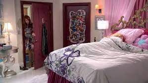 Once luke, ravi, zuri, and stuart are stranded in the ross panic room with only access to the eight monitor screens of the penthouse's rooms, luke and stuart are forced to confess their secrets. Emma S Room Jessie Wiki Fandom