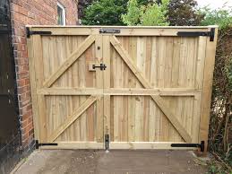 To install a cantilever gate: 16 Diy Driveway Gates Ideas That Are Easy To Install