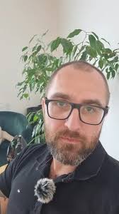 Co ciekawe śluzówka w jelitach też często reaguje na ząbkowanie. Dlatego  ząbkujące dzieci często mają biegunkę... #dziecko #zabkowanie #katar  #parenting #zdrowie #parentingtips #mama #tata