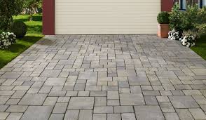 Germania Antik Aqua Das Landhaus Pflaster Im Einklang Mit Der Natur Die Nuancierten Farben Unterstreichen De Terrasse Planen Terrasse Pflastern Hofeinfahrt