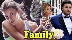 Of her loving boyfriend garry kissick who she's been dating since. Marketa Vondrousova Family With Father Mother And Boyfriend Stepan Simek 2020 Youtube