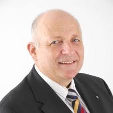 Today, I was admitted as a lawyer at the Supreme Court of Queensland. Thank  you very much Tim Wishart for moving my admission, it was an honour!