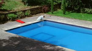 The depth of the pool ranges from 1.2 metres at its most shallow point to 3.8 metres at the deepest. Swimming Pool Swimming Pool 2003 Trailer Video Dailymotion