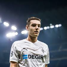 Florian neuhaus has handed liverpool a boost by rejecting claims he has joined bayern munich. Borussia Monchengladbach S Florian Neuhaus Addresses Links To Bayern Munich Bavarian Football Works